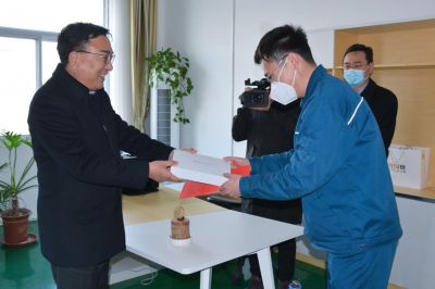 山東省濰坊市人大常委會副主任范福生蒞臨山東國邦藥業(yè)指導慰問