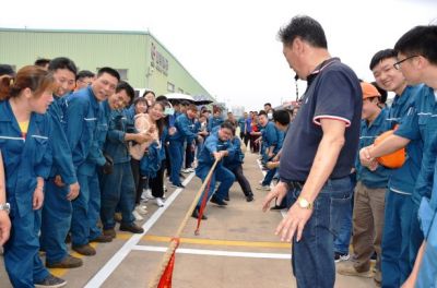 國邦醫(yī)藥下屬浙江國邦藥業(yè)組織第十六屆青年團(tuán)隊(duì)拔河比賽